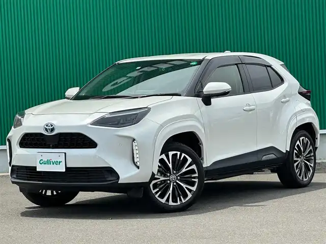 トヨタ ヤリスクロス ハイブリッド Z 宮城県 2022(令4)年 1.9万km ホワイトパールクリスタルシャイン パノラミックビューモニター/ブラインドスポットモニター/＋リアクロストラフィックオートブレーキ/＝＝＝/オーバーフェンダー/セーフティセンス/・プリクラッシュセーフティ/・レーントレーシングアシスト/・レーダークルーズコントロール/・オートマチックハイビーム/・ロードサインアシスト/先行車発進告知機能/インテリジェントクリアランスソナー/8インチディスプレイオーディオ/・ナビ機能付/・フルセグTV/・Bluetooth/・AppleCarPlay/ビルトインETC/ドライブレコーダー/ハーフレザーシート/シートヒーター/ステアリングヒーター/パワーシート/革巻きステアリング/ステアリングスイッチ/電動パーキングブレーキ/ブレーキホールド/LEDヘッドランプ/オートライト/スマートキー＆プッシュスタート/スペアキー/電動格納ミラー/純正18インチAW/純正フロアマット/純正ドアバイザー/W/サイド/カーテンエアバッグ