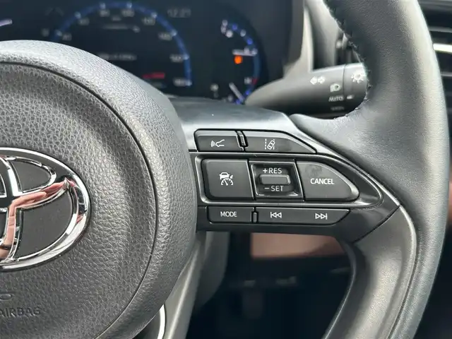 トヨタ ヤリスクロス ハイブリッド Z 宮城県 2022(令4)年 1.9万km ホワイトパールクリスタルシャイン パノラミックビューモニター/ブラインドスポットモニター/＋リアクロストラフィックオートブレーキ/＝＝＝/オーバーフェンダー/セーフティセンス/・プリクラッシュセーフティ/・レーントレーシングアシスト/・レーダークルーズコントロール/・オートマチックハイビーム/・ロードサインアシスト/先行車発進告知機能/インテリジェントクリアランスソナー/8インチディスプレイオーディオ/・ナビ機能付/・フルセグTV/・Bluetooth/・AppleCarPlay/ビルトインETC/ドライブレコーダー/ハーフレザーシート/シートヒーター/ステアリングヒーター/パワーシート/革巻きステアリング/ステアリングスイッチ/電動パーキングブレーキ/ブレーキホールド/LEDヘッドランプ/オートライト/スマートキー＆プッシュスタート/スペアキー/電動格納ミラー/純正18インチAW/純正フロアマット/純正ドアバイザー/W/サイド/カーテンエアバッグ