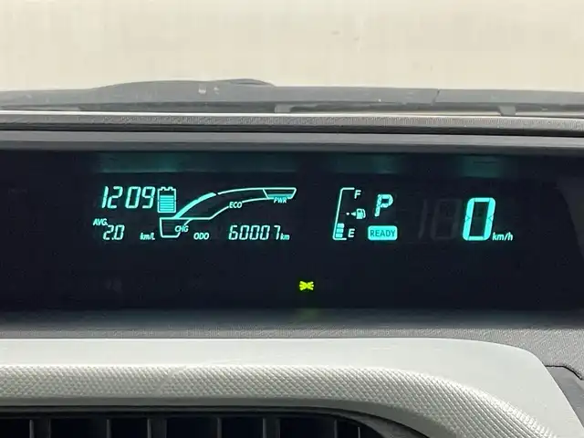 トヨタ アクア S 長崎県 2013(平25)年 6万km グレーメタリック 純正7インチナビ　（NSZT-W62G）/・フルセグTV　CD/DVD/SD/Bluetooth/バックカメラ/席シートヒーター/ETC/横滑り防止/電動格納ミラー/オートライト/フォグライト/スマートキー/プッシュスタート/ステアリングスイッチ/社外15インチAW/純正フロアマット