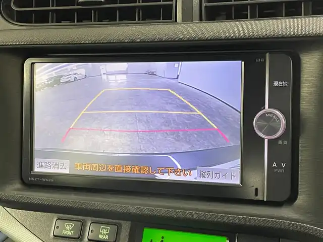 トヨタ アクア S 長崎県 2013(平25)年 6万km グレーメタリック 純正7インチナビ　（NSZT-W62G）/・フルセグTV　CD/DVD/SD/Bluetooth/バックカメラ/席シートヒーター/ETC/横滑り防止/電動格納ミラー/オートライト/フォグライト/スマートキー/プッシュスタート/ステアリングスイッチ/社外15インチAW/純正フロアマット
