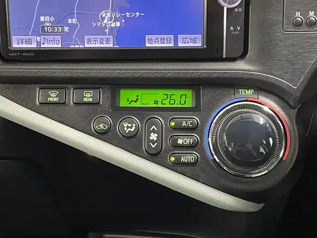 トヨタ アクア S 長崎県 2013(平25)年 6万km グレーメタリック 純正7インチナビ　（NSZT-W62G）/・フルセグTV　CD/DVD/SD/Bluetooth/バックカメラ/席シートヒーター/ETC/横滑り防止/電動格納ミラー/オートライト/フォグライト/スマートキー/プッシュスタート/ステアリングスイッチ/社外15インチAW/純正フロアマット