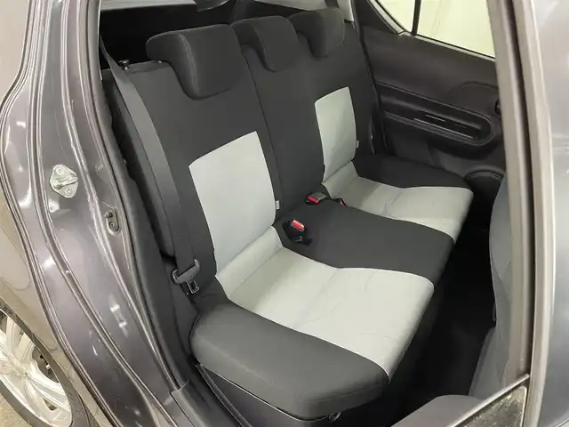 トヨタ アクア S 長崎県 2013(平25)年 6万km グレーメタリック 純正7インチナビ　（NSZT-W62G）/・フルセグTV　CD/DVD/SD/Bluetooth/バックカメラ/席シートヒーター/ETC/横滑り防止/電動格納ミラー/オートライト/フォグライト/スマートキー/プッシュスタート/ステアリングスイッチ/社外15インチAW/純正フロアマット