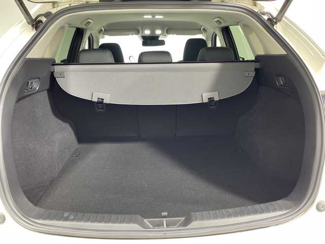マツダ ＣＸ－５ XD プロアクティブ 神奈川県 2020(令2)年 3.7万km スノーフレイクホワイトパールマイカ 純正SDナビゲーション/AM FM フルセグ Bluetooth CD DVD/360°ビューモニター/BOSEプレミアムサウンド/車間認知支援システム/ブラインドスポットモニター/衝突被害軽減ブレーキシステム/レーンキープアシストシステム/交通標識認識システム/レーダークルーズコントロール/クリアランスソナー/ヘッドアップディスプレイ/i-stop/ステアリングヒーター/パドルシフト/ステアリングリモコン/前席シートヒーター/運転席シートメモリー/パワーシート/パワーバックドア/ETC/電子パーキング/オートホールド/LEDヘッドライト/オートライト/オートマチックハイビーム/純正19インチアルミホイル/純正フロアマット/プッシュスタート/スマートキー/スペアキー