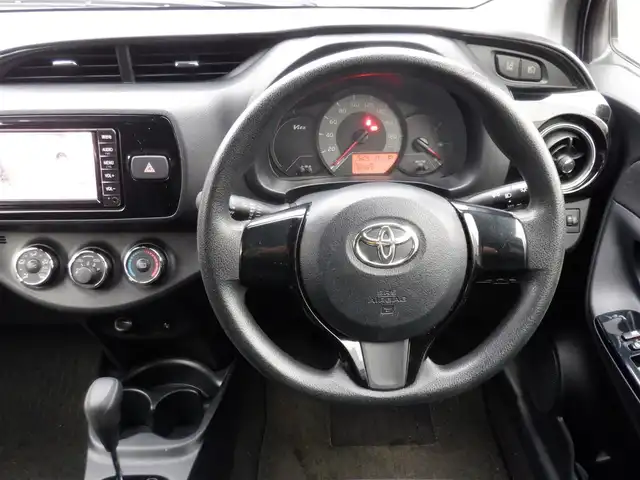 トヨタ ヴィッツ F セーフティーエディションⅡ 静岡県 2018(平30)年 6.2万km シルバーM  スマートキー/ プッシュスタート/ 純正SDナビ/ バックカメラ/ ビルトインETC/ 前後ドライブレコーダー