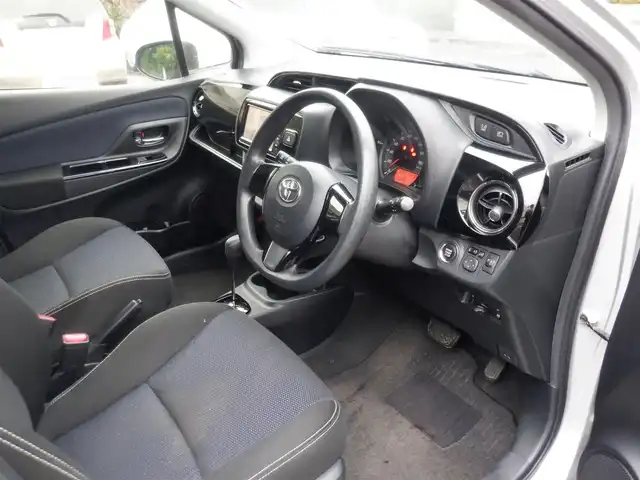 トヨタ ヴィッツ F セーフティーエディションⅡ 静岡県 2018(平30)年 6.2万km シルバーM  スマートキー/ プッシュスタート/ 純正SDナビ/ バックカメラ/ ビルトインETC/ 前後ドライブレコーダー