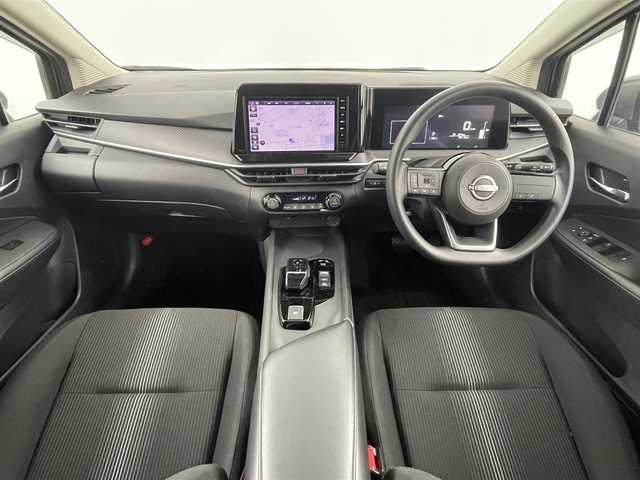 日産 ノート X 埼玉県 2023(令5)年 0.9万km ダークメタルグレー 純正ナビ　MM220D-L/(Bluetooth/HDMI/AM/FM)/地デジフルセグ/全方位カメラ/ETC/前方ドライブレコーダー/ブラインドスポットモニター/衝突軽減ブレーキ/標識認識機能/クリアランスソナー/デジタルインナーミラー/ドライブモードセレクト/電子パーキングシステム/オートブレーキホールド/ウィンカーミラー/ステアリングリモコン/純正フロアマット/純正ドアバイザー/純正16インチアルミホイール