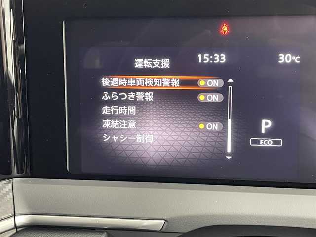 日産 ノート X 埼玉県 2023(令5)年 0.9万km ダークメタルグレー 純正ナビ　MM220D-L/(Bluetooth/HDMI/AM/FM)/地デジフルセグ/全方位カメラ/ETC/前方ドライブレコーダー/ブラインドスポットモニター/衝突軽減ブレーキ/標識認識機能/クリアランスソナー/デジタルインナーミラー/ドライブモードセレクト/電子パーキングシステム/オートブレーキホールド/ウィンカーミラー/ステアリングリモコン/純正フロアマット/純正ドアバイザー/純正16インチアルミホイール