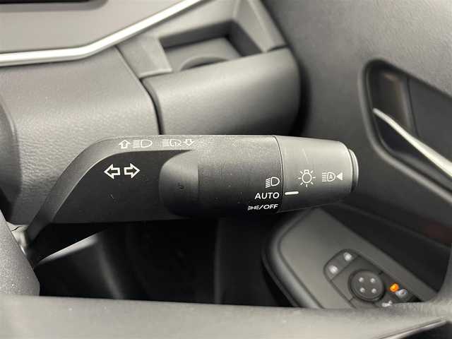 日産 ノート X 埼玉県 2023(令5)年 0.9万km ダークメタルグレー 純正ナビ　MM220D-L/(Bluetooth/HDMI/AM/FM)/地デジフルセグ/全方位カメラ/ETC/前方ドライブレコーダー/ブラインドスポットモニター/衝突軽減ブレーキ/標識認識機能/クリアランスソナー/デジタルインナーミラー/ドライブモードセレクト/電子パーキングシステム/オートブレーキホールド/ウィンカーミラー/ステアリングリモコン/純正フロアマット/純正ドアバイザー/純正16インチアルミホイール