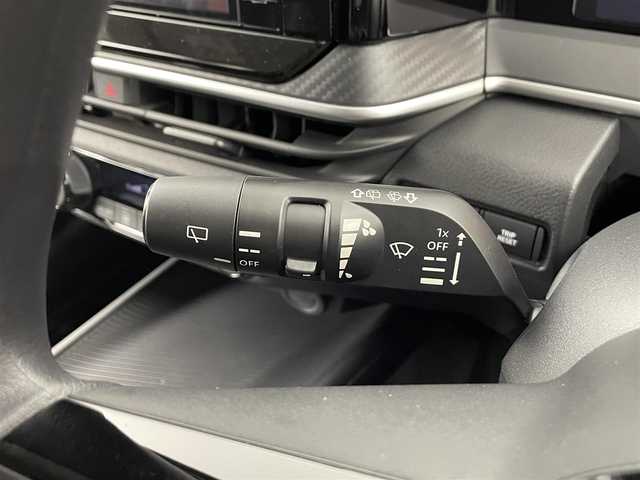 日産 ノート X 埼玉県 2023(令5)年 0.9万km ダークメタルグレー 純正ナビ　MM220D-L/(Bluetooth/HDMI/AM/FM)/地デジフルセグ/全方位カメラ/ETC/前方ドライブレコーダー/ブラインドスポットモニター/衝突軽減ブレーキ/標識認識機能/クリアランスソナー/デジタルインナーミラー/ドライブモードセレクト/電子パーキングシステム/オートブレーキホールド/ウィンカーミラー/ステアリングリモコン/純正フロアマット/純正ドアバイザー/純正16インチアルミホイール