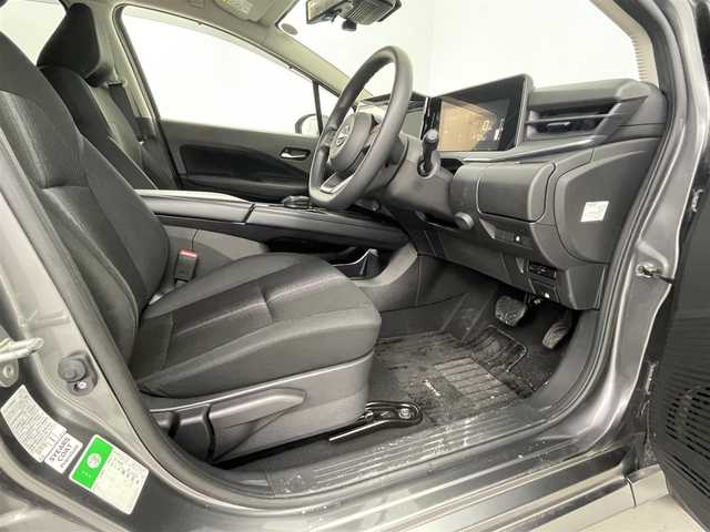 日産 ノート X 埼玉県 2023(令5)年 0.9万km ダークメタルグレー 純正ナビ　MM220D-L/(Bluetooth/HDMI/AM/FM)/地デジフルセグ/全方位カメラ/ETC/前方ドライブレコーダー/ブラインドスポットモニター/衝突軽減ブレーキ/標識認識機能/クリアランスソナー/デジタルインナーミラー/ドライブモードセレクト/電子パーキングシステム/オートブレーキホールド/ウィンカーミラー/ステアリングリモコン/純正フロアマット/純正ドアバイザー/純正16インチアルミホイール