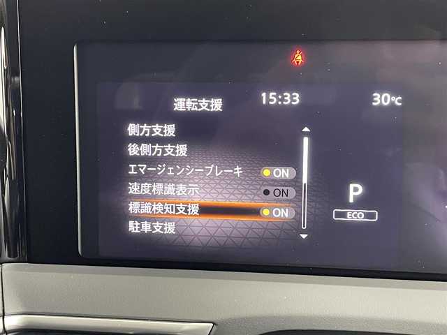 日産 ノート X 埼玉県 2023(令5)年 0.9万km ダークメタルグレー 純正ナビ　MM220D-L/(Bluetooth/HDMI/AM/FM)/地デジフルセグ/全方位カメラ/ETC/前方ドライブレコーダー/ブラインドスポットモニター/衝突軽減ブレーキ/標識認識機能/クリアランスソナー/デジタルインナーミラー/ドライブモードセレクト/電子パーキングシステム/オートブレーキホールド/ウィンカーミラー/ステアリングリモコン/純正フロアマット/純正ドアバイザー/純正16インチアルミホイール
