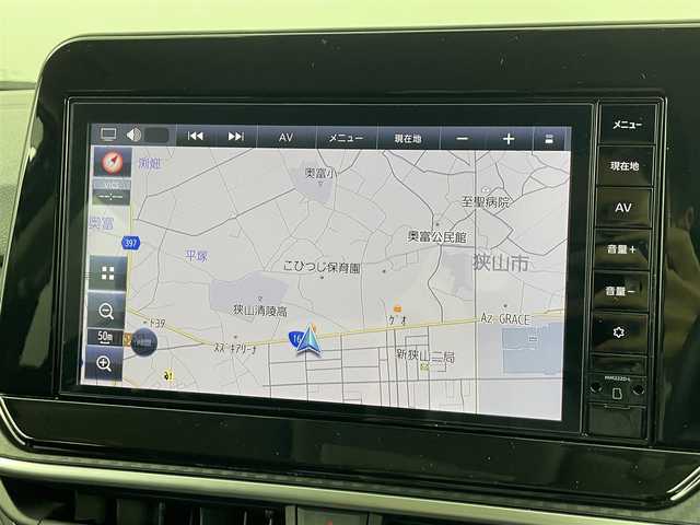 日産 ノート X 埼玉県 2023(令5)年 0.9万km ダークメタルグレー 純正ナビ　MM220D-L/(Bluetooth/HDMI/AM/FM)/地デジフルセグ/全方位カメラ/ETC/前方ドライブレコーダー/ブラインドスポットモニター/衝突軽減ブレーキ/標識認識機能/クリアランスソナー/デジタルインナーミラー/ドライブモードセレクト/電子パーキングシステム/オートブレーキホールド/ウィンカーミラー/ステアリングリモコン/純正フロアマット/純正ドアバイザー/純正16インチアルミホイール