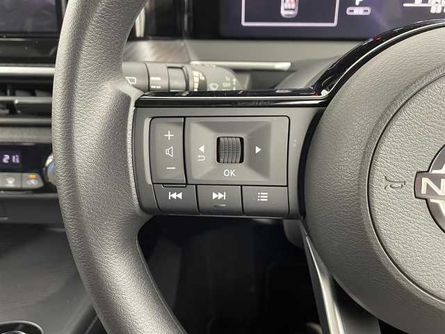 日産 ノート X 埼玉県 2023(令5)年 0.9万km ダークメタルグレー 純正ナビ　MM220D-L/(Bluetooth/HDMI/AM/FM)/地デジフルセグ/全方位カメラ/ETC/前方ドライブレコーダー/ブラインドスポットモニター/衝突軽減ブレーキ/標識認識機能/クリアランスソナー/デジタルインナーミラー/ドライブモードセレクト/電子パーキングシステム/オートブレーキホールド/ウィンカーミラー/ステアリングリモコン/純正フロアマット/純正ドアバイザー/純正16インチアルミホイール