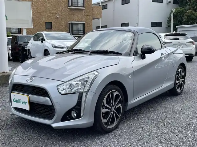 ダイハツ コペン ローブ 埼玉県 2022(令4)年 1.5万km ブライトシルバーメタリック ワンオーナー/ターボ/ハーフレザーシート/シートヒーター/純正メモリナビ＆フルセグＴＶ/（ＤＶＤ＆ＣＤ＆ＭＳＶ＆ＵＳＢ＆ＢＴ）/ＥＴＣ/ドライブレコーダー/革巻きステアリング/ステアリングリモコン/アイドリングストップ/純正１６inアルミホイール/オートライト/ＬＥＤライト/フォグランプ/スマートキー/プッシュスタート/Ｗエアバッグ/横滑り防止機能/ＡＢＳ/フロアマット/新車保証書/取扱説明書/スペアキー有