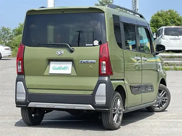 ダイハツ タント ファンクロス 道央・札幌 2022(令4)年 1.5万km フォレストカーキメタリック ４WD/純正ディスプレイオーディオ/AM/FM/BT/フルセグ/衝突被害軽減ブレーキ/横滑り防止装置/レーンキープアシスト/コーナーセンサー/バックカメラ/アイドリングストップ/PWRMODE/両側パワースライドドア/前席シートヒーター/ステアリングリモコン/電動パーキング/ブレーキホールド/プッシュスタート/スマートキー/LEDヘッドライト/オートライト/オートハイビーム/フォグランプ/ヘッドライトレベライザー/電動格納ミラー/純正フロアマット/ドアバイザー/社外AW付冬タイヤ積込/155/65/R14/2023年/山8mm