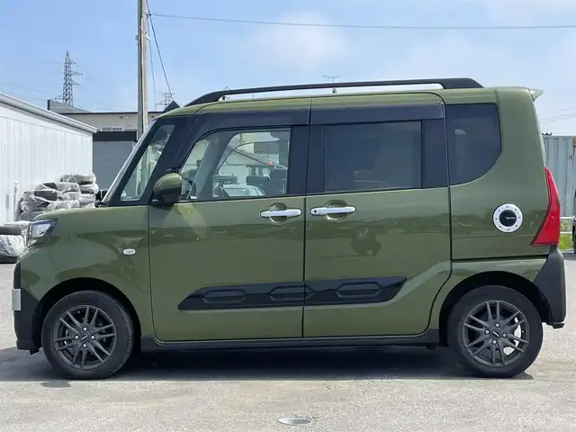 ダイハツ タント ファンクロス 道央・札幌 2022(令4)年 1.5万km フォレストカーキメタリック ４WD/純正ディスプレイオーディオ/AM/FM/BT/フルセグ/衝突被害軽減ブレーキ/横滑り防止装置/レーンキープアシスト/コーナーセンサー/バックカメラ/アイドリングストップ/PWRMODE/両側パワースライドドア/前席シートヒーター/ステアリングリモコン/電動パーキング/ブレーキホールド/プッシュスタート/スマートキー/LEDヘッドライト/オートライト/オートハイビーム/フォグランプ/ヘッドライトレベライザー/電動格納ミラー/純正フロアマット/ドアバイザー/社外AW付冬タイヤ積込/155/65/R14/2023年/山8mm