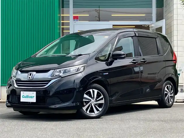 ホンダ フリード＋ ハイブリット EX 静岡県 2017(平29)年 7.1万km クリスタルブラックパール ワンオーナー/純正Hondaインターナビ/CD /DVD /SD /USB /BT /HDMI /フルセグ/ビルトインETC車載器(ナビ連動)/バックカメラ/Honda SENSING/スマートキー/スペアキー１本/イモビライザー/両側パワースライドドア/LEDヘッドライト/AFS/アクティブコーナリングライト/センターテーブル/運転席＆助手席シートヒーター/コンフォートビューパッケージ/親水/ヒーテッドドアミラー/熱線入りフロントウインドウ＋フロントドア撥水ガラス/保証書/記録簿/エンジンスタートボタン/パワーウィンドウ/パワーステアリング/寒冷地仕様/アイドリングストップ/ドライブレコーダー/横滑り防止装置/レーンキープアシスト/W+サイドエアバック/カーテンエアバック/衝突軽減システム