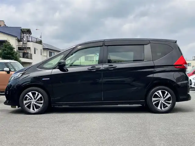 ホンダ フリード＋ ハイブリット EX 静岡県 2017(平29)年 7.1万km クリスタルブラックパール ワンオーナー/純正Hondaインターナビ/CD /DVD /SD /USB /BT /HDMI /フルセグ/ビルトインETC車載器(ナビ連動)/バックカメラ/Honda SENSING/スマートキー/スペアキー１本/イモビライザー/両側パワースライドドア/LEDヘッドライト/AFS/アクティブコーナリングライト/センターテーブル/運転席＆助手席シートヒーター/コンフォートビューパッケージ/親水/ヒーテッドドアミラー/熱線入りフロントウインドウ＋フロントドア撥水ガラス/保証書/記録簿/エンジンスタートボタン/パワーウィンドウ/パワーステアリング/寒冷地仕様/アイドリングストップ/ドライブレコーダー/横滑り防止装置/レーンキープアシスト/W+サイドエアバック/カーテンエアバック/衝突軽減システム