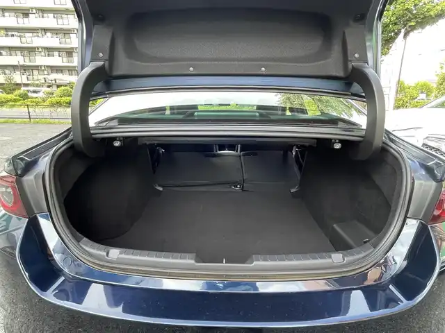 マツダ マツダ３セダン 20S Lパッケージ 東京都 2020(令2)年 2.1万km ディープクリスタルブルーマイカ 純正SDナビ/(AM/FM/CD/DVD/フルセグTV/Bluetooth)/360度セーフティパッケージ/レーダークルーズコントロール/クルージングトラフィックサポート/スマートブレーキサポート/交通標識認識システム/ドライブレコーダー前後/(XLDR-L2)/車線逸脱警報システム/ブラインドスッポトモニター/パーキングセンサー前後/ヘッドアップディスプレイ/純正フロアマット/パワーシート/前席シートヒーター/ステアリングヒーター/ETC/スペアキー×1/取扱説明書