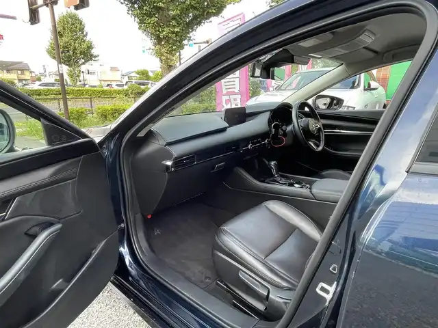 マツダ マツダ３セダン 20S Lパッケージ 東京都 2020(令2)年 2.1万km ディープクリスタルブルーマイカ 純正SDナビ/(AM/FM/CD/DVD/フルセグTV/Bluetooth)/360度セーフティパッケージ/レーダークルーズコントロール/クルージングトラフィックサポート/スマートブレーキサポート/交通標識認識システム/ドライブレコーダー前後/(XLDR-L2)/車線逸脱警報システム/ブラインドスッポトモニター/パーキングセンサー前後/ヘッドアップディスプレイ/純正フロアマット/パワーシート/前席シートヒーター/ステアリングヒーター/ETC/スペアキー×1/取扱説明書