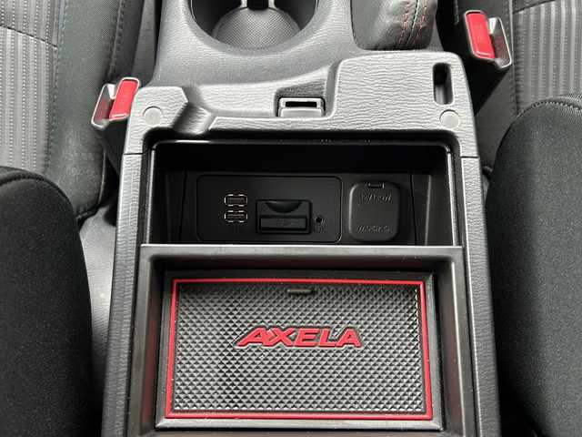 マツダ アクセラ ハイブリッド S 愛知県 2015(平27)年 8万km ソウルレッドプレミアムメタリック 登録時走行距離79864km/純正マツダコネクト7インチメモリナビ/（Bluetooth/フルセグTV/DVD）/バックカメラ/社外コーナーセンサー/DVDプレイヤー/リアビークルモニタ/アイアクティブセンス/スマートシティブレーキ/誤発進抑制機能/オートマチックハイビーム/アダブティブフロントライティングシステム/クルーズコントロール/ヘッドアップディスプレイ/ステアリングスイッチ/マルチインフォメーションディスプレイ/スマートキー/純正フロアマット/取説/保証書