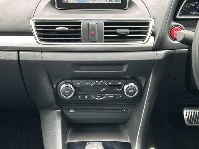 マツダ アクセラ ハイブリッド S 愛知県 2015(平27)年 8万km ソウルレッドプレミアムメタリック 登録時走行距離79864km/純正マツダコネクト7インチメモリナビ/（Bluetooth/フルセグTV/DVD）/バックカメラ/社外コーナーセンサー/DVDプレイヤー/リアビークルモニタ/アイアクティブセンス/スマートシティブレーキ/誤発進抑制機能/オートマチックハイビーム/アダブティブフロントライティングシステム/クルーズコントロール/ヘッドアップディスプレイ/ステアリングスイッチ/マルチインフォメーションディスプレイ/スマートキー/純正フロアマット/取説/保証書