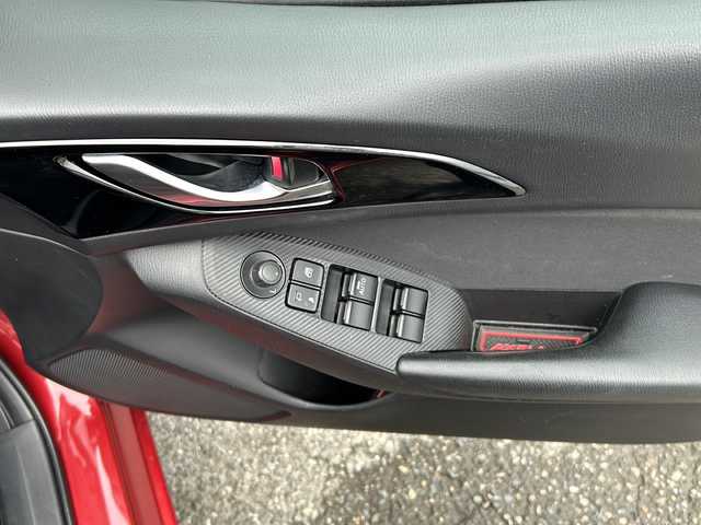 マツダ アクセラ ハイブリッド S 愛知県 2015(平27)年 8万km ソウルレッドプレミアムメタリック 登録時走行距離79864km/純正マツダコネクト7インチメモリナビ/（Bluetooth/フルセグTV/DVD）/バックカメラ/社外コーナーセンサー/DVDプレイヤー/リアビークルモニタ/アイアクティブセンス/スマートシティブレーキ/誤発進抑制機能/オートマチックハイビーム/アダブティブフロントライティングシステム/クルーズコントロール/ヘッドアップディスプレイ/ステアリングスイッチ/マルチインフォメーションディスプレイ/スマートキー/純正フロアマット/取説/保証書