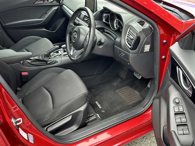 マツダ アクセラ ハイブリッド S 愛知県 2015(平27)年 8万km ソウルレッドプレミアムメタリック 登録時走行距離79864km/純正マツダコネクト7インチメモリナビ/（Bluetooth/フルセグTV/DVD）/バックカメラ/社外コーナーセンサー/DVDプレイヤー/リアビークルモニタ/アイアクティブセンス/スマートシティブレーキ/誤発進抑制機能/オートマチックハイビーム/アダブティブフロントライティングシステム/クルーズコントロール/ヘッドアップディスプレイ/ステアリングスイッチ/マルチインフォメーションディスプレイ/スマートキー/純正フロアマット/取説/保証書