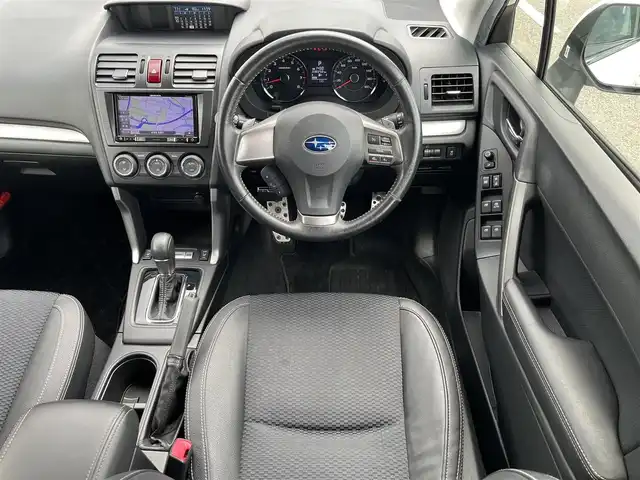スバル フォレスター 2．0XT 鳥取県 2013(平25)年 3.9万km サテンホワイトパール ４WD・ターボ車/SI-DRIVE/純正ナビ/ワンセグ/DVD/CD/BT/ETC/ハーフレザーシート/前席シートヒーター/クルーズコントロール/キセノンヘットライト/純正18インチアルミホイール/パドルシフト/プッシュエンジンスタート/フロアマット/ドアバイザー/取扱説明書