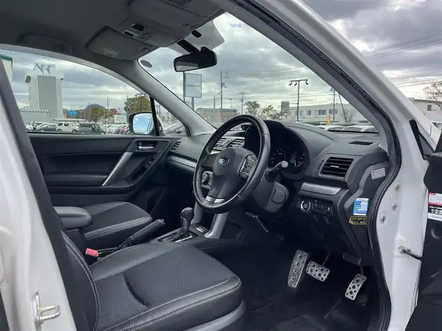 スバル フォレスター 2．0XT 鳥取県 2013(平25)年 3.9万km サテンホワイトパール ４WD・ターボ車/SI-DRIVE/純正ナビ/ワンセグ/DVD/CD/BT/ETC/ハーフレザーシート/前席シートヒーター/クルーズコントロール/キセノンヘットライト/純正18インチアルミホイール/パドルシフト/プッシュエンジンスタート/フロアマット/ドアバイザー/取扱説明書