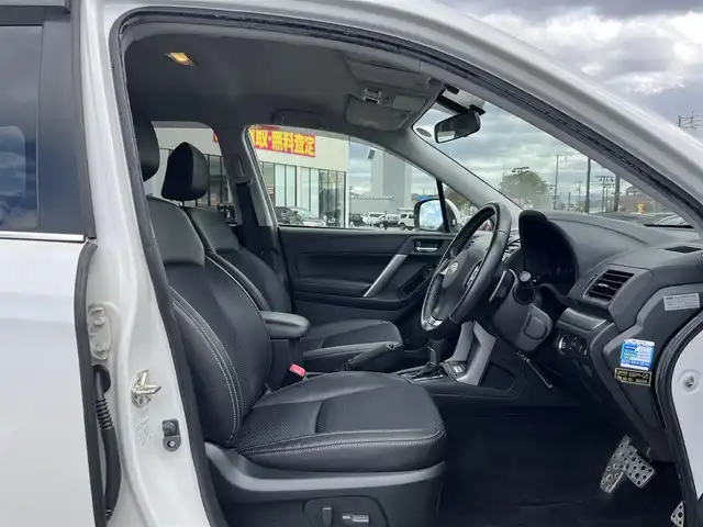 スバル フォレスター 2．0XT 鳥取県 2013(平25)年 3.9万km サテンホワイトパール ４WD・ターボ車/SI-DRIVE/純正ナビ/ワンセグ/DVD/CD/BT/ETC/ハーフレザーシート/前席シートヒーター/クルーズコントロール/キセノンヘットライト/純正18インチアルミホイール/パドルシフト/プッシュエンジンスタート/フロアマット/ドアバイザー/取扱説明書