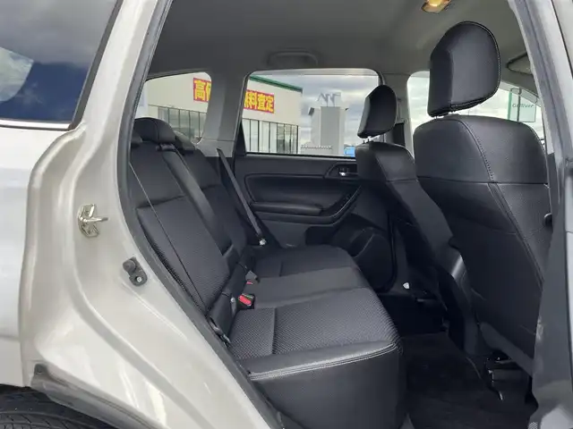 スバル フォレスター 2．0XT 鳥取県 2013(平25)年 3.9万km サテンホワイトパール ４WD・ターボ車/SI-DRIVE/純正ナビ/ワンセグ/DVD/CD/BT/ETC/ハーフレザーシート/前席シートヒーター/クルーズコントロール/キセノンヘットライト/純正18インチアルミホイール/パドルシフト/プッシュエンジンスタート/フロアマット/ドアバイザー/取扱説明書