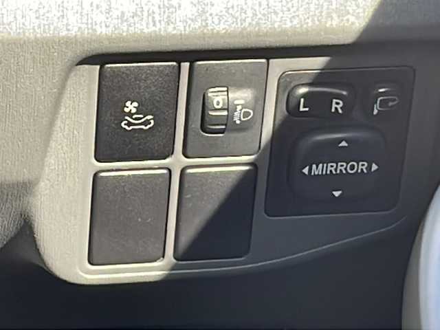 トヨタ プリウス S 静岡県 2009(平21)年 13.4万km シルバー