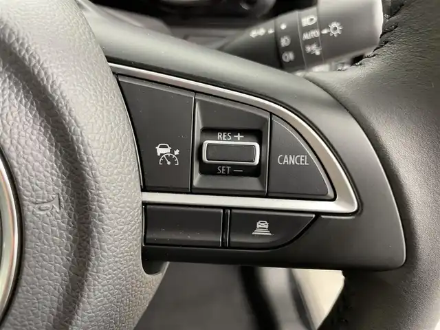 スズキ ジムニー ノマド 富山県 2025(令7)年 0.1万km 黒 ワンオーナー/4WD/ディスプレイオーディオ(AM/FM/BT/AUX/AndoroidAuto)/バックカメラ/背面タイヤ/衝突被害軽減システム/レーンキープアシスト/レーダークルーズコントロール/ダウンヒルアシストコントロール/前席シートヒーター/センターデフロック/コーナーセンサー/横滑り防止装置/盗難防止装置/ヘッドランプウォッシャー/LEDヘッドライト/オートマチックハイビーム/オートライト　/フォグランプ/アイドリングストップ/純正AW /プッシュスタート/スマートキー/スペアキー×1/取扱説明書/保証書