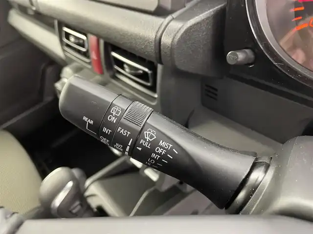 スズキ ジムニー ノマド 富山県 2025(令7)年 0.1万km 黒 ワンオーナー/4WD/ディスプレイオーディオ(AM/FM/BT/AUX/AndoroidAuto)/バックカメラ/背面タイヤ/衝突被害軽減システム/レーンキープアシスト/レーダークルーズコントロール/ダウンヒルアシストコントロール/前席シートヒーター/センターデフロック/コーナーセンサー/横滑り防止装置/盗難防止装置/ヘッドランプウォッシャー/LEDヘッドライト/オートマチックハイビーム/オートライト　/フォグランプ/アイドリングストップ/純正AW /プッシュスタート/スマートキー/スペアキー×1/取扱説明書/保証書