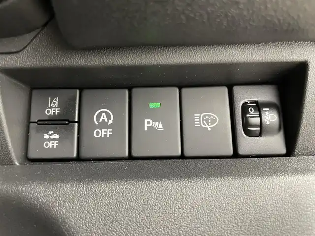 スズキ ジムニー ノマド 富山県 2025(令7)年 0.1万km 黒 ワンオーナー/4WD/ディスプレイオーディオ(AM/FM/BT/AUX/AndoroidAuto)/バックカメラ/背面タイヤ/衝突被害軽減システム/レーンキープアシスト/レーダークルーズコントロール/ダウンヒルアシストコントロール/前席シートヒーター/センターデフロック/コーナーセンサー/横滑り防止装置/盗難防止装置/ヘッドランプウォッシャー/LEDヘッドライト/オートマチックハイビーム/オートライト　/フォグランプ/アイドリングストップ/純正AW /プッシュスタート/スマートキー/スペアキー×1/取扱説明書/保証書