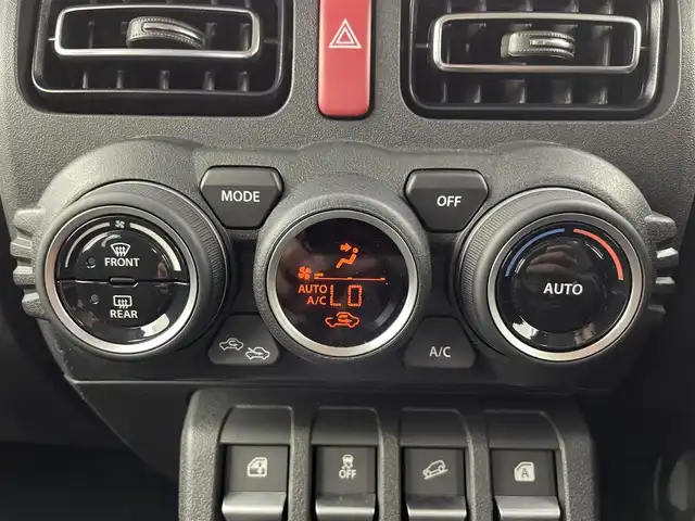 スズキ ジムニー ノマド 富山県 2025(令7)年 0.1万km 黒 ワンオーナー/4WD/ディスプレイオーディオ(AM/FM/BT/AUX/AndoroidAuto)/バックカメラ/背面タイヤ/衝突被害軽減システム/レーンキープアシスト/レーダークルーズコントロール/ダウンヒルアシストコントロール/前席シートヒーター/センターデフロック/コーナーセンサー/横滑り防止装置/盗難防止装置/ヘッドランプウォッシャー/LEDヘッドライト/オートマチックハイビーム/オートライト　/フォグランプ/アイドリングストップ/純正AW /プッシュスタート/スマートキー/スペアキー×1/取扱説明書/保証書