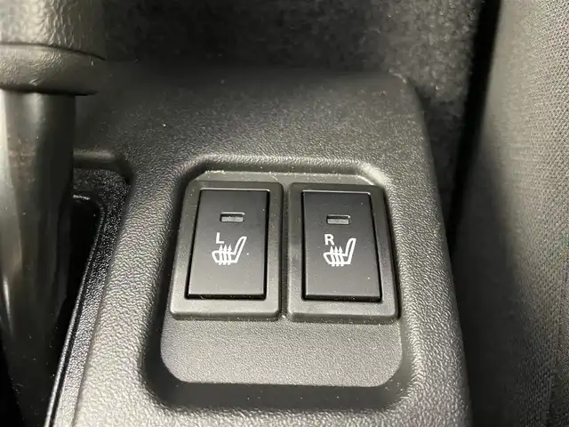 スズキ ジムニー ノマド 富山県 2025(令7)年 0.1万km 黒 ワンオーナー/4WD/ディスプレイオーディオ(AM/FM/BT/AUX/AndoroidAuto)/バックカメラ/背面タイヤ/衝突被害軽減システム/レーンキープアシスト/レーダークルーズコントロール/ダウンヒルアシストコントロール/前席シートヒーター/センターデフロック/コーナーセンサー/横滑り防止装置/盗難防止装置/ヘッドランプウォッシャー/LEDヘッドライト/オートマチックハイビーム/オートライト　/フォグランプ/アイドリングストップ/純正AW /プッシュスタート/スマートキー/スペアキー×1/取扱説明書/保証書