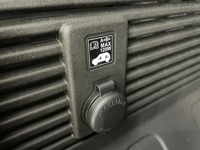 スズキ ジムニー ノマド 富山県 2025(令7)年 0.1万km 黒 ワンオーナー/4WD/ディスプレイオーディオ(AM/FM/BT/AUX/AndoroidAuto)/バックカメラ/背面タイヤ/衝突被害軽減システム/レーンキープアシスト/レーダークルーズコントロール/ダウンヒルアシストコントロール/前席シートヒーター/センターデフロック/コーナーセンサー/横滑り防止装置/盗難防止装置/ヘッドランプウォッシャー/LEDヘッドライト/オートマチックハイビーム/オートライト　/フォグランプ/アイドリングストップ/純正AW /プッシュスタート/スマートキー/スペアキー×1/取扱説明書/保証書