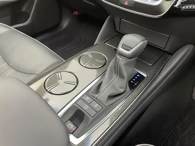 トヨタ クラウン ハイブリッド RS アドバンス 宮城県 2019(平31)年 6.9万km ホワイトパールクリスタルシャイン ムーンルーフ/レザーシート/BSM/ヘッドアップディスプレイ/パノラミックビューモニター/アダプティブクルーズコントロール/クリアランスソナー/アドバンスドパーク/プリクラッシュセーフティ/レーントレーシングアシスト/オートマチックハイビーム/リアクロストラフィックアラート/シートヒーター/ベンチレーション/パワーシート/純正ナビ(BT接続/フルセグTV/CD/DVD)/純正18インチAW/革巻きステアリング/LEDヘッドライト/フォグランプ/トヨタセーフティセンス/前方ドライブレコーダー/ビルトインETC2.0/禁煙車