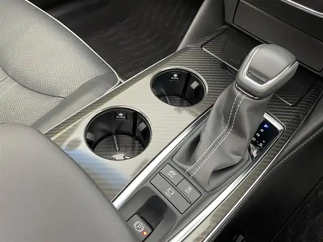 トヨタ クラウン ハイブリッド RS アドバンス 宮城県 2019(平31)年 6.9万km ホワイトパールクリスタルシャイン ムーンルーフ/レザーシート/BSM/ヘッドアップディスプレイ/パノラミックビューモニター/アダプティブクルーズコントロール/クリアランスソナー/アドバンスドパーク/プリクラッシュセーフティ/レーントレーシングアシスト/オートマチックハイビーム/リアクロストラフィックアラート/シートヒーター/ベンチレーション/パワーシート/純正ナビ(BT接続/フルセグTV/CD/DVD)/純正18インチAW/革巻きステアリング/LEDヘッドライト/フォグランプ/トヨタセーフティセンス/前方ドライブレコーダー/ビルトインETC2.0/禁煙車