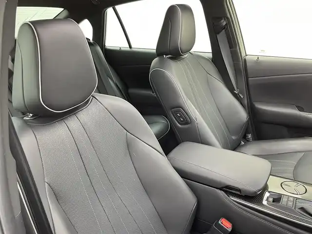 トヨタ クラウン ハイブリッド RS アドバンス 宮城県 2019(平31)年 6.9万km ホワイトパールクリスタルシャイン ムーンルーフ/レザーシート/BSM/ヘッドアップディスプレイ/パノラミックビューモニター/アダプティブクルーズコントロール/クリアランスソナー/アドバンスドパーク/プリクラッシュセーフティ/レーントレーシングアシスト/オートマチックハイビーム/リアクロストラフィックアラート/シートヒーター/ベンチレーション/パワーシート/純正ナビ(BT接続/フルセグTV/CD/DVD)/純正18インチAW/革巻きステアリング/LEDヘッドライト/フォグランプ/トヨタセーフティセンス/前方ドライブレコーダー/ビルトインETC2.0/禁煙車