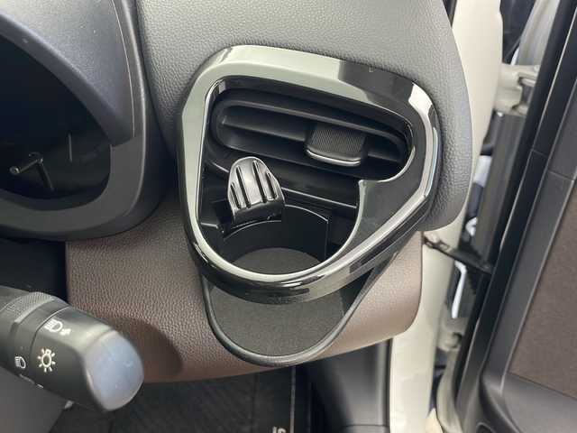 トヨタ ヤリスクロス ハイブリッド Z 秋田県 2021(令3)年 2.4万km ブラックマイカ/ホワイトパールクリスタルシャイン 2トーン 4WD/全方位カメラ/純正ディスプレイオーディオ/フルセグTV/Bluetooth/AM/FM/衝突被害軽減ブレーキ/レーダークルーズコントロール/ブラインドスポットモニター/ヘッドアップディスプレイ/レーンキープアシスト/横滑り防止装置/プリクラッシュセーフティ/前後クリアランスソナー/先行者発進告知/後退速度抑制/アドバンストパーク/寒冷地仕様/ワイパーデアイサー/ステアリングヒーター/前席シートヒーター/D席パワーシート/電動リアゲート/LEDヘッドライト/フォグランプ/オートマチックハイビーム/AC100V/ビルトインETC/前後ドライブレコーダー/電動パーキング/ハーフレザーシート/純正アルミホイール/純正フロアマット/純正ドアバイザー/スペアキー