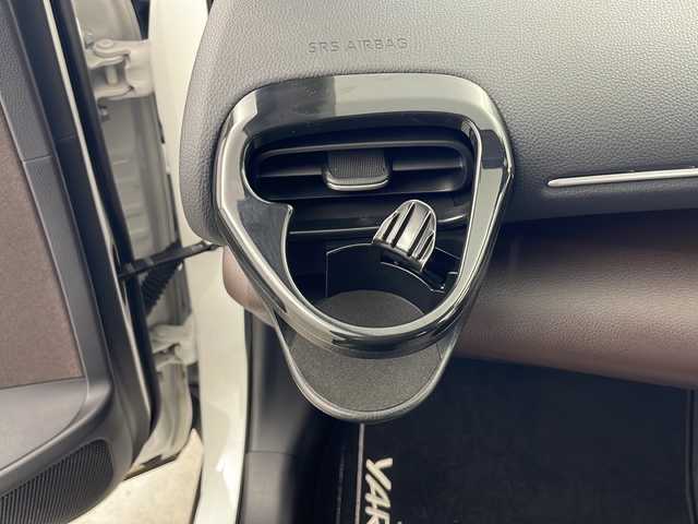 トヨタ ヤリスクロス ハイブリッド Z 秋田県 2021(令3)年 2.4万km ブラックマイカ/ホワイトパールクリスタルシャイン 2トーン 4WD/全方位カメラ/純正ディスプレイオーディオ/フルセグTV/Bluetooth/AM/FM/衝突被害軽減ブレーキ/レーダークルーズコントロール/ブラインドスポットモニター/ヘッドアップディスプレイ/レーンキープアシスト/横滑り防止装置/プリクラッシュセーフティ/前後クリアランスソナー/先行者発進告知/後退速度抑制/アドバンストパーク/寒冷地仕様/ワイパーデアイサー/ステアリングヒーター/前席シートヒーター/D席パワーシート/電動リアゲート/LEDヘッドライト/フォグランプ/オートマチックハイビーム/AC100V/ビルトインETC/前後ドライブレコーダー/電動パーキング/ハーフレザーシート/純正アルミホイール/純正フロアマット/純正ドアバイザー/スペアキー