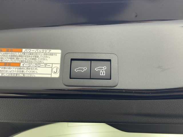 トヨタ ヤリスクロス ハイブリッド Z 秋田県 2021(令3)年 2.4万km ブラックマイカ/ホワイトパールクリスタルシャイン 2トーン 4WD/全方位カメラ/純正ディスプレイオーディオ/フルセグTV/Bluetooth/AM/FM/衝突被害軽減ブレーキ/レーダークルーズコントロール/ブラインドスポットモニター/ヘッドアップディスプレイ/レーンキープアシスト/横滑り防止装置/プリクラッシュセーフティ/前後クリアランスソナー/先行者発進告知/後退速度抑制/アドバンストパーク/寒冷地仕様/ワイパーデアイサー/ステアリングヒーター/前席シートヒーター/D席パワーシート/電動リアゲート/LEDヘッドライト/フォグランプ/オートマチックハイビーム/AC100V/ビルトインETC/前後ドライブレコーダー/電動パーキング/ハーフレザーシート/純正アルミホイール/純正フロアマット/純正ドアバイザー/スペアキー