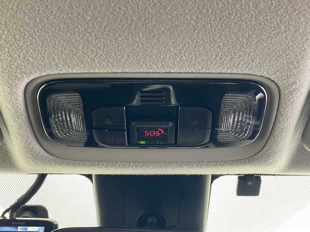 トヨタ ヤリスクロス ハイブリッド Z 秋田県 2021(令3)年 2.4万km ブラックマイカ/ホワイトパールクリスタルシャイン 2トーン 4WD/全方位カメラ/純正ディスプレイオーディオ/フルセグTV/Bluetooth/AM/FM/衝突被害軽減ブレーキ/レーダークルーズコントロール/ブラインドスポットモニター/ヘッドアップディスプレイ/レーンキープアシスト/横滑り防止装置/プリクラッシュセーフティ/前後クリアランスソナー/先行者発進告知/後退速度抑制/アドバンストパーク/寒冷地仕様/ワイパーデアイサー/ステアリングヒーター/前席シートヒーター/D席パワーシート/電動リアゲート/LEDヘッドライト/フォグランプ/オートマチックハイビーム/AC100V/ビルトインETC/前後ドライブレコーダー/電動パーキング/ハーフレザーシート/純正アルミホイール/純正フロアマット/純正ドアバイザー/スペアキー