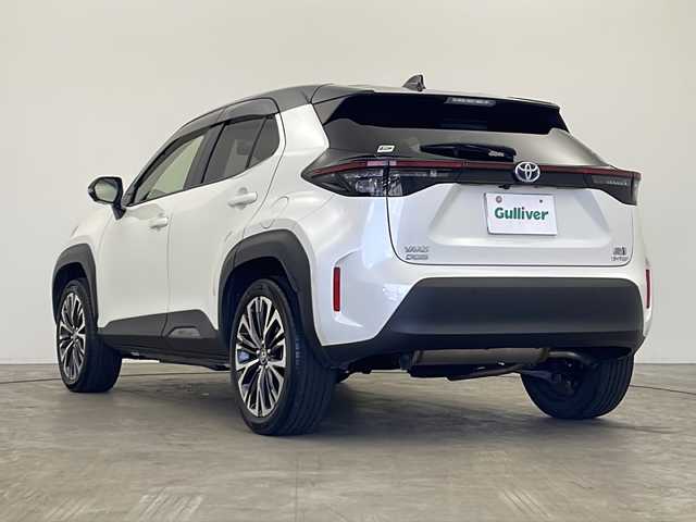 トヨタ ヤリスクロス ハイブリッド Z 秋田県 2021(令3)年 2.4万km ブラックマイカ/ホワイトパールクリスタルシャイン 2トーン 4WD/全方位カメラ/純正ディスプレイオーディオ/フルセグTV/Bluetooth/AM/FM/衝突被害軽減ブレーキ/レーダークルーズコントロール/ブラインドスポットモニター/ヘッドアップディスプレイ/レーンキープアシスト/横滑り防止装置/プリクラッシュセーフティ/前後クリアランスソナー/先行者発進告知/後退速度抑制/アドバンストパーク/寒冷地仕様/ワイパーデアイサー/ステアリングヒーター/前席シートヒーター/D席パワーシート/電動リアゲート/LEDヘッドライト/フォグランプ/オートマチックハイビーム/AC100V/ビルトインETC/前後ドライブレコーダー/電動パーキング/ハーフレザーシート/純正アルミホイール/純正フロアマット/純正ドアバイザー/スペアキー