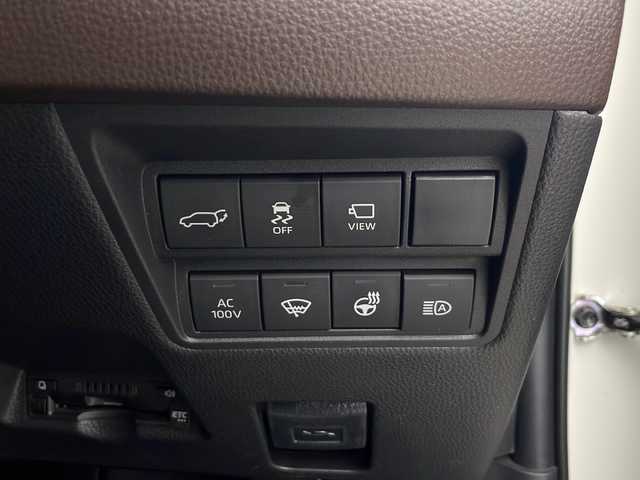 トヨタ ヤリスクロス ハイブリッド Z 秋田県 2021(令3)年 2.4万km ブラックマイカ/ホワイトパールクリスタルシャイン 2トーン 4WD/全方位カメラ/純正ディスプレイオーディオ/フルセグTV/Bluetooth/AM/FM/衝突被害軽減ブレーキ/レーダークルーズコントロール/ブラインドスポットモニター/ヘッドアップディスプレイ/レーンキープアシスト/横滑り防止装置/プリクラッシュセーフティ/前後クリアランスソナー/先行者発進告知/後退速度抑制/アドバンストパーク/寒冷地仕様/ワイパーデアイサー/ステアリングヒーター/前席シートヒーター/D席パワーシート/電動リアゲート/LEDヘッドライト/フォグランプ/オートマチックハイビーム/AC100V/ビルトインETC/前後ドライブレコーダー/電動パーキング/ハーフレザーシート/純正アルミホイール/純正フロアマット/純正ドアバイザー/スペアキー