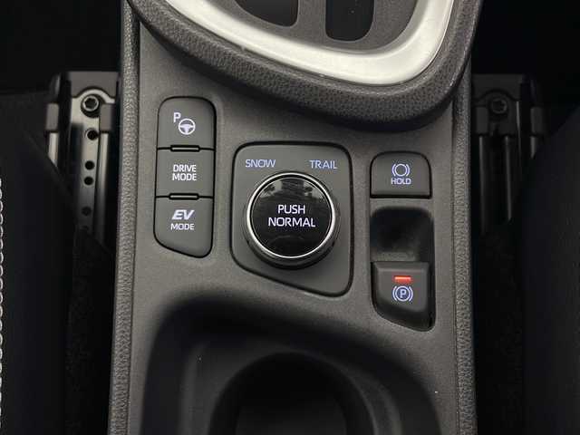 トヨタ ヤリスクロス ハイブリッド Z 秋田県 2021(令3)年 2.4万km ブラックマイカ/ホワイトパールクリスタルシャイン 2トーン 4WD/全方位カメラ/純正ディスプレイオーディオ/フルセグTV/Bluetooth/AM/FM/衝突被害軽減ブレーキ/レーダークルーズコントロール/ブラインドスポットモニター/ヘッドアップディスプレイ/レーンキープアシスト/横滑り防止装置/プリクラッシュセーフティ/前後クリアランスソナー/先行者発進告知/後退速度抑制/アドバンストパーク/寒冷地仕様/ワイパーデアイサー/ステアリングヒーター/前席シートヒーター/D席パワーシート/電動リアゲート/LEDヘッドライト/フォグランプ/オートマチックハイビーム/AC100V/ビルトインETC/前後ドライブレコーダー/電動パーキング/ハーフレザーシート/純正アルミホイール/純正フロアマット/純正ドアバイザー/スペアキー