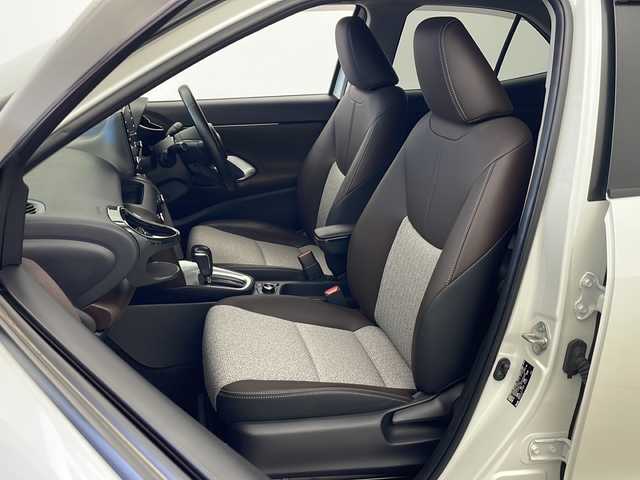 トヨタ ヤリスクロス ハイブリッド Z 秋田県 2021(令3)年 2.4万km ブラックマイカ/ホワイトパールクリスタルシャイン 2トーン 4WD/全方位カメラ/純正ディスプレイオーディオ/フルセグTV/Bluetooth/AM/FM/衝突被害軽減ブレーキ/レーダークルーズコントロール/ブラインドスポットモニター/ヘッドアップディスプレイ/レーンキープアシスト/横滑り防止装置/プリクラッシュセーフティ/前後クリアランスソナー/先行者発進告知/後退速度抑制/アドバンストパーク/寒冷地仕様/ワイパーデアイサー/ステアリングヒーター/前席シートヒーター/D席パワーシート/電動リアゲート/LEDヘッドライト/フォグランプ/オートマチックハイビーム/AC100V/ビルトインETC/前後ドライブレコーダー/電動パーキング/ハーフレザーシート/純正アルミホイール/純正フロアマット/純正ドアバイザー/スペアキー